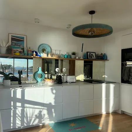 La Corniche - Vue à 180 Degrés - Centre * Bandol